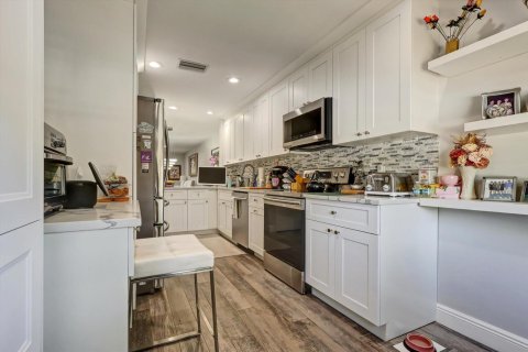 Condo in Boynton Beach, Florida, 2 bedrooms № 2248383 - photo 3