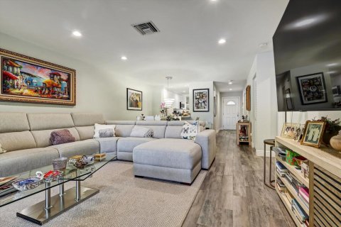 Condo in Boynton Beach, Florida, 2 bedrooms № 2248383 - photo 12