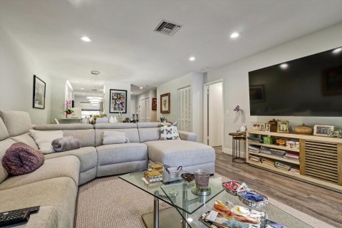 Condo in Boynton Beach, Florida, 2 bedrooms № 2248383 - photo 11