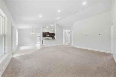Casa en venta en Silver Springs Shores, Florida, 4 dormitorios, 163.32 m2 № 2386352 - foto 8