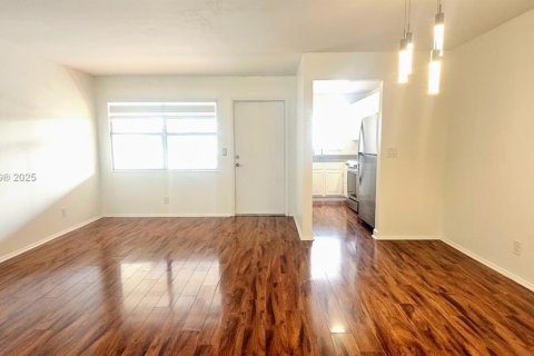 Condo in Hallandale Beach, Florida, 1 bedroom  № 1967594 - photo 6