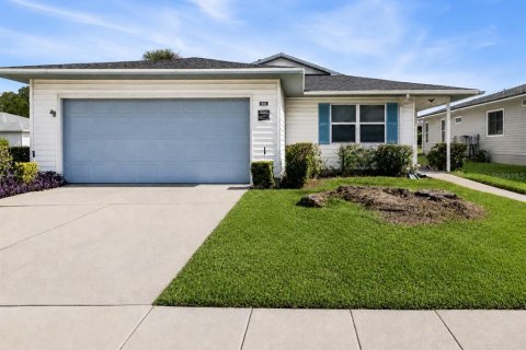 House in Lakeland, Florida 2 bedrooms, 169.27 sq.m. № 2302741