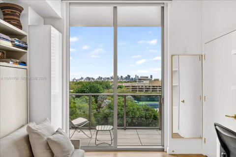 Condo in Miami, Florida, 2 bedrooms № 2010358 - photo 8