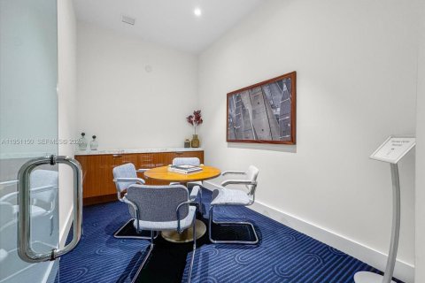 Condo in Miami, Florida, 2 bedrooms № 2010358 - photo 16