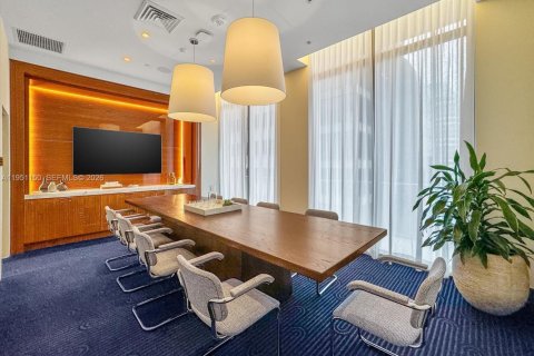 Condo in Miami, Florida, 2 bedrooms № 2010358 - photo 25