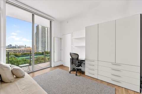 Condo in Miami, Florida, 2 bedrooms № 2010358 - photo 7