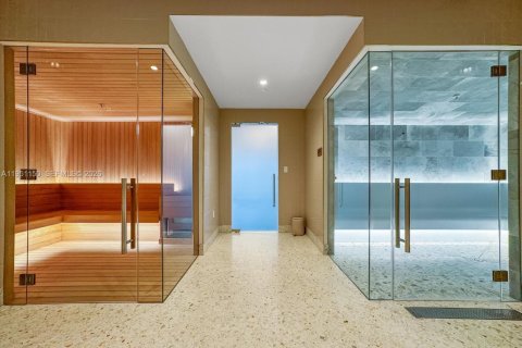 Condo in Miami, Florida, 2 bedrooms № 2010358 - photo 24