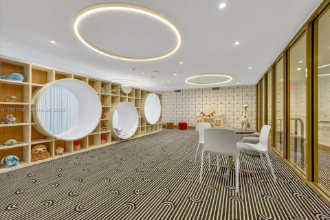 Condo in Miami, Florida, 2 bedrooms № 2010358 - photo 15