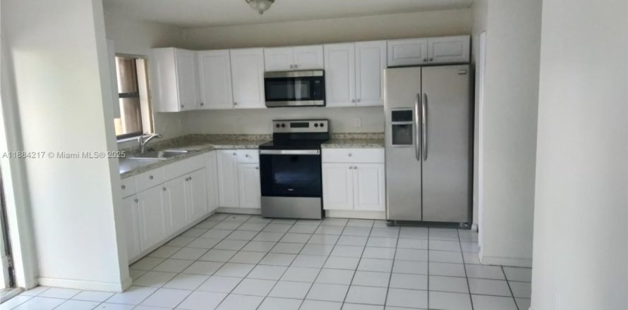 Таунхаус в Хомстед, Флорида 3 спальни, 89.09м2 № 1931035