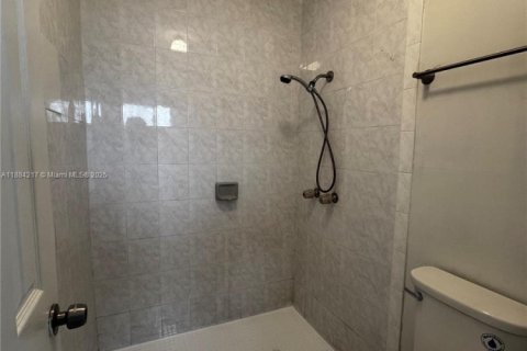 Снять в аренду таунхаус в Хомстед, Флорида 3 спальни, 89.09м2, № 1931035 - фото 2