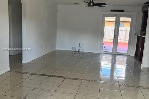 Villa ou maison à vendre à Miami Gardens, Floride: 4 chambres, 155.43 m2 № 2069114 - photo 7