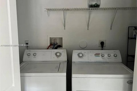 Villa ou maison à vendre à Miami Gardens, Floride: 4 chambres, 155.43 m2 № 2069114 - photo 5