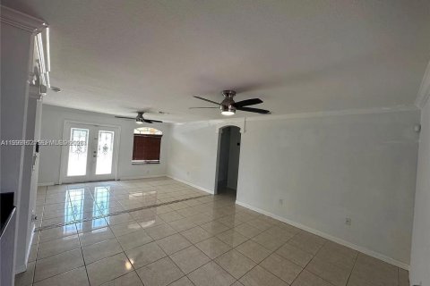 Villa ou maison à vendre à Miami Gardens, Floride: 4 chambres, 155.43 m2 № 2069114 - photo 6