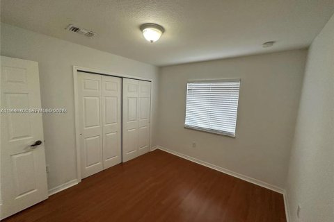 Villa ou maison à vendre à Miami Gardens, Floride: 4 chambres, 155.43 m2 № 2069114 - photo 12