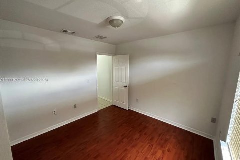 Villa ou maison à vendre à Miami Gardens, Floride: 4 chambres, 155.43 m2 № 2069114 - photo 15