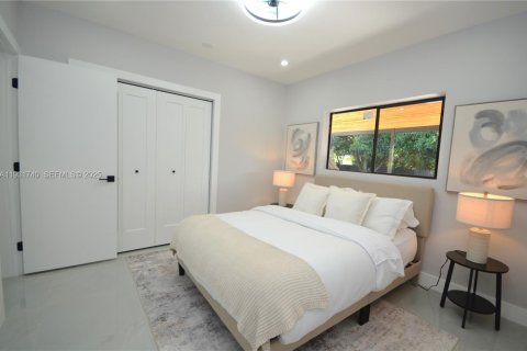 House in North Miami, Florida 3 bedrooms, 100.24 sq.m. № 1990855 - photo 12