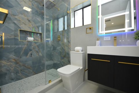 House in North Miami, Florida 3 bedrooms, 100.24 sq.m. № 1990855 - photo 15