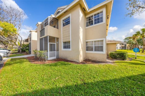 Condo in Deerfield Beach, Florida, 2 bedrooms  № 2004415 - photo 23