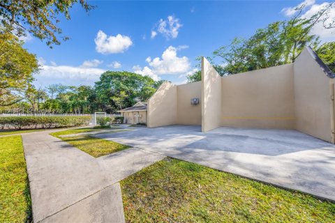 Condo in Deerfield Beach, Florida, 2 bedrooms  № 2004415 - photo 18