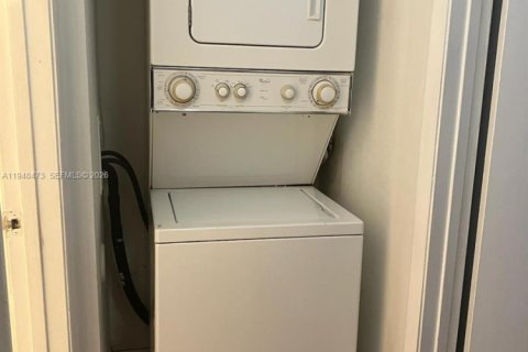 Condo in Deerfield Beach, Florida, 2 bedrooms  № 2004415 - photo 12