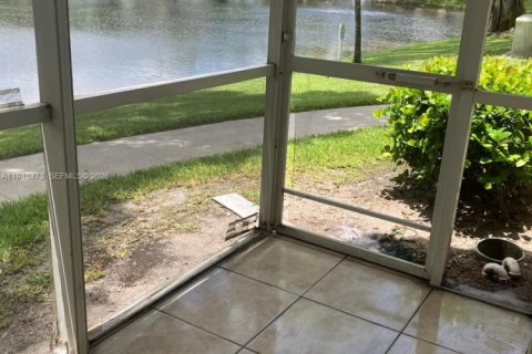 Condo in Deerfield Beach, Florida, 2 bedrooms  № 2004415 - photo 15