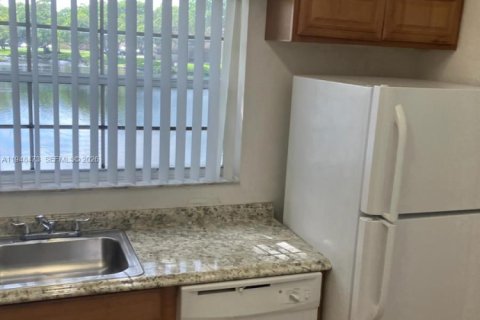 Condo in Deerfield Beach, Florida, 2 bedrooms  № 2004415 - photo 5