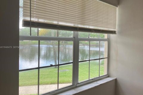 Condo in Deerfield Beach, Florida, 2 bedrooms  № 2004415 - photo 11