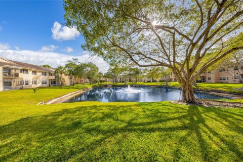 Condo in Deerfield Beach, Florida, 2 bedrooms  № 2004415 - photo 22