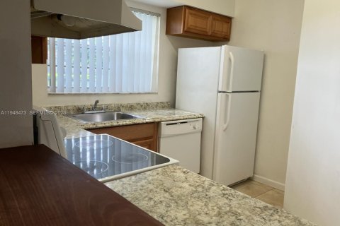 Condo in Deerfield Beach, Florida, 2 bedrooms  № 2004415 - photo 4