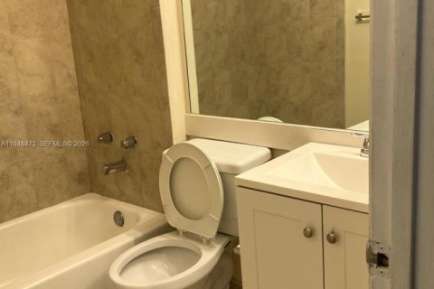 Condo in Deerfield Beach, Florida, 2 bedrooms  № 2004415 - photo 13