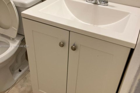 Condo in Deerfield Beach, Florida, 2 bedrooms  № 2004415 - photo 14