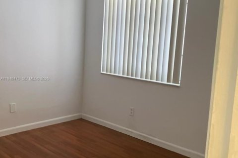 Condo in Deerfield Beach, Florida, 2 bedrooms  № 2004415 - photo 10