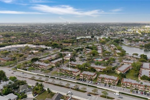 Touwnhouse à vendre à Sunrise, Floride: 3 chambres, 140.47 m2 № 2017534 - photo 25