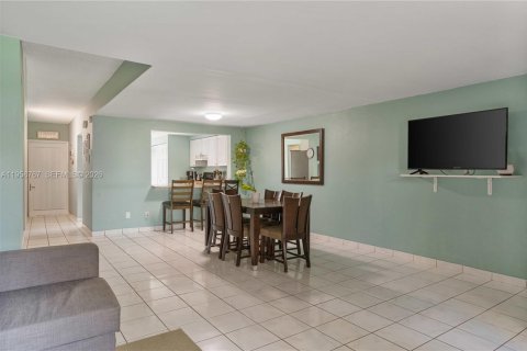 Touwnhouse à vendre à Sunrise, Floride: 3 chambres, 140.47 m2 № 2017534 - photo 13