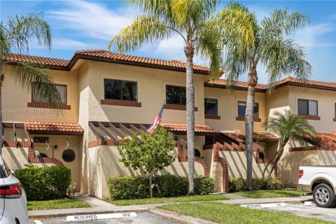 Touwnhouse à vendre à Sunrise, Floride: 3 chambres, 140.47 m2 № 2017534 - photo 2
