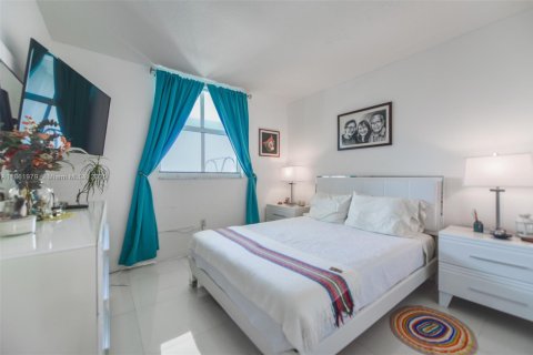 Condo in Miami, Florida, 2 bedrooms  № 1892464 - photo 11