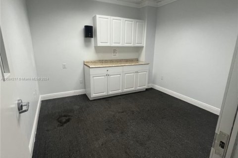 Oficina en alquiler en Miami Lakes, Florida № 1168549 - foto 1