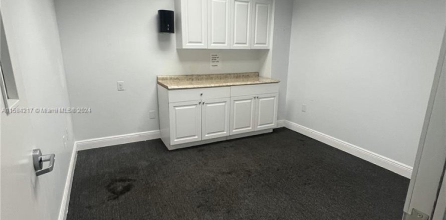 Oficina en Miami Lakes, Florida № 1168549