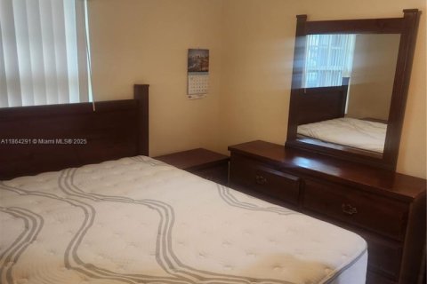 Снять в аренду виллу или дом в Мирамар, Флорида 1 спальня, 98.1м2, № 1958562 - фото 2