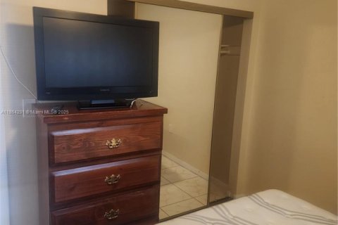 Снять в аренду виллу или дом в Мирамар, Флорида 1 спальня, 98.1м2, № 1958562 - фото 4