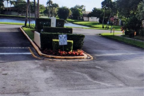 Снять в аренду виллу или дом в Мирамар, Флорида 1 спальня, 98.1м2, № 1958562 - фото 1