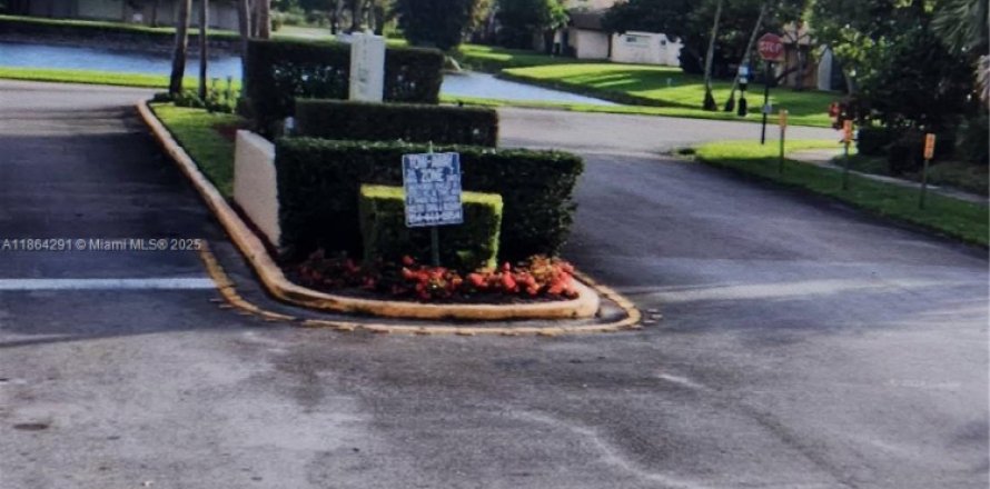 Дом в Мирамар, Флорида 1 спальня, 98.1м2 № 1958562