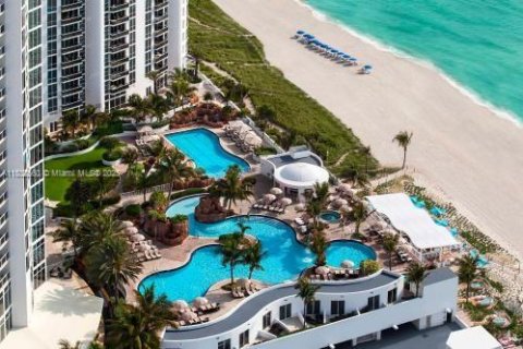 Condominio en venta en Sunny Isles Beach, Florida, 61.69 m2 № 1811915 - foto 17
