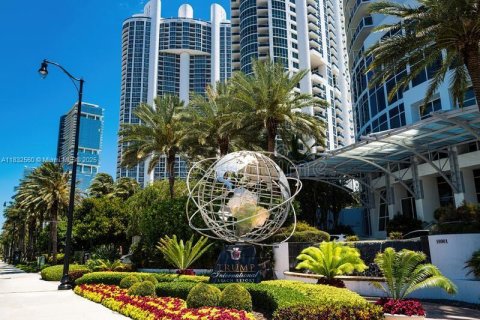 Condominio en venta en Sunny Isles Beach, Florida, 61.69 m2 № 1811915 - foto 19