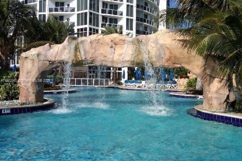Condominio en venta en Sunny Isles Beach, Florida, 61.69 m2 № 1811915 - foto 21