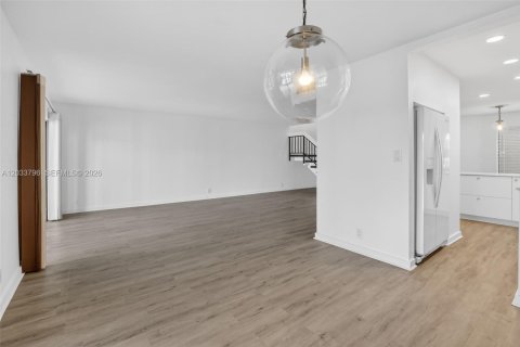 Touwnhouse à louer à Plantation, Floride: 4 chambres, 201.6 m2 № 2084862 - photo 8