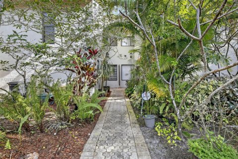 Touwnhouse à louer à Plantation, Floride: 4 chambres, 201.6 m2 № 2084862 - photo 2