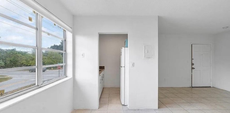 Apartment in Miami, Florida 1 bedroom, 60.39 sq.m. № 2376252