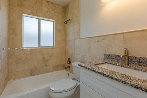 Immobilier commercial à vendre à Coral Gables, Floride: 148.64 m2 № 1975016 - photo 15