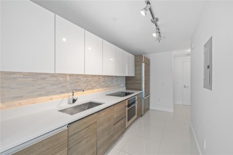 Condominio en venta en Miami, Florida, 49.24 m2 № 1697386 - foto 9